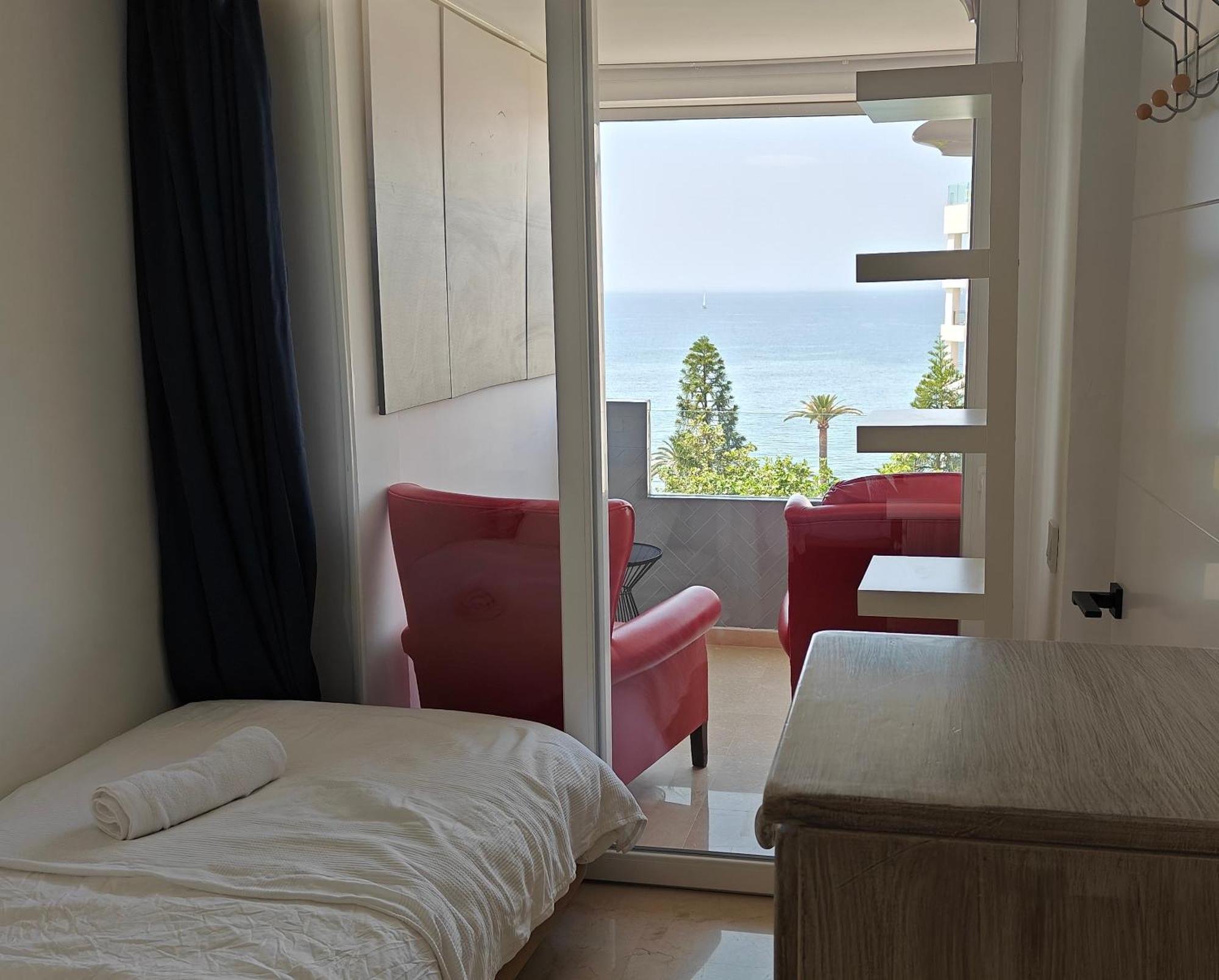 Marbella Centre Beachfront & Pool Exterior photo